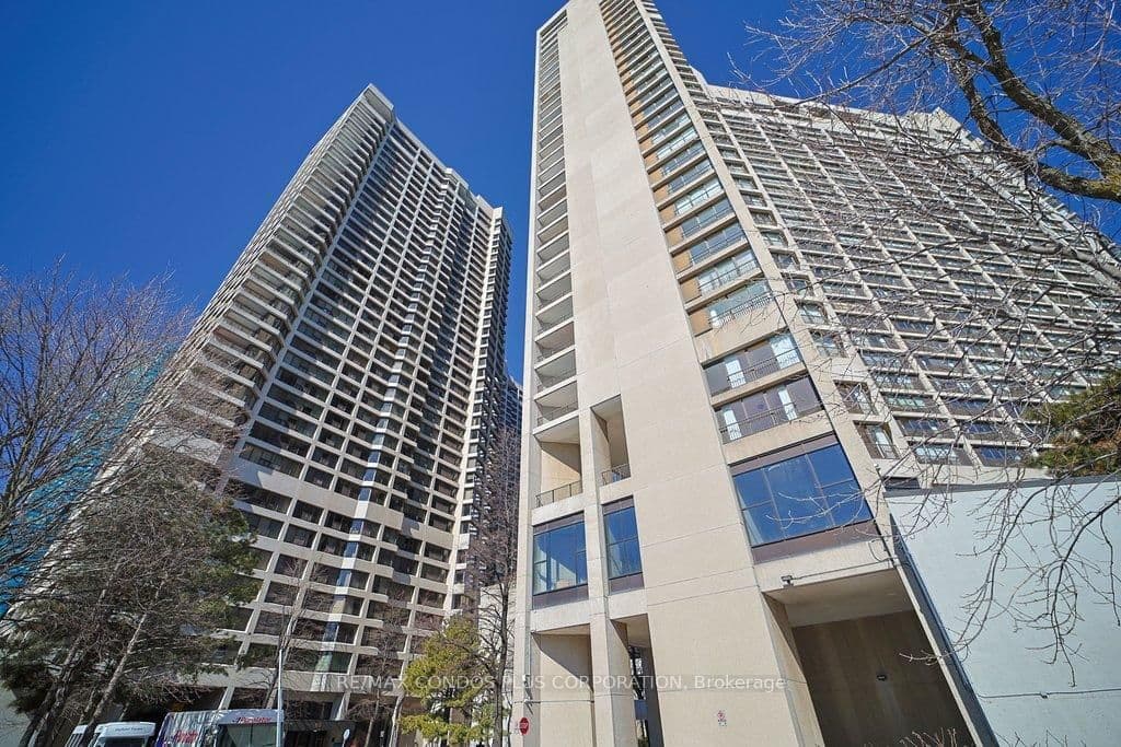 #2232 - 33 HARBOUR Square