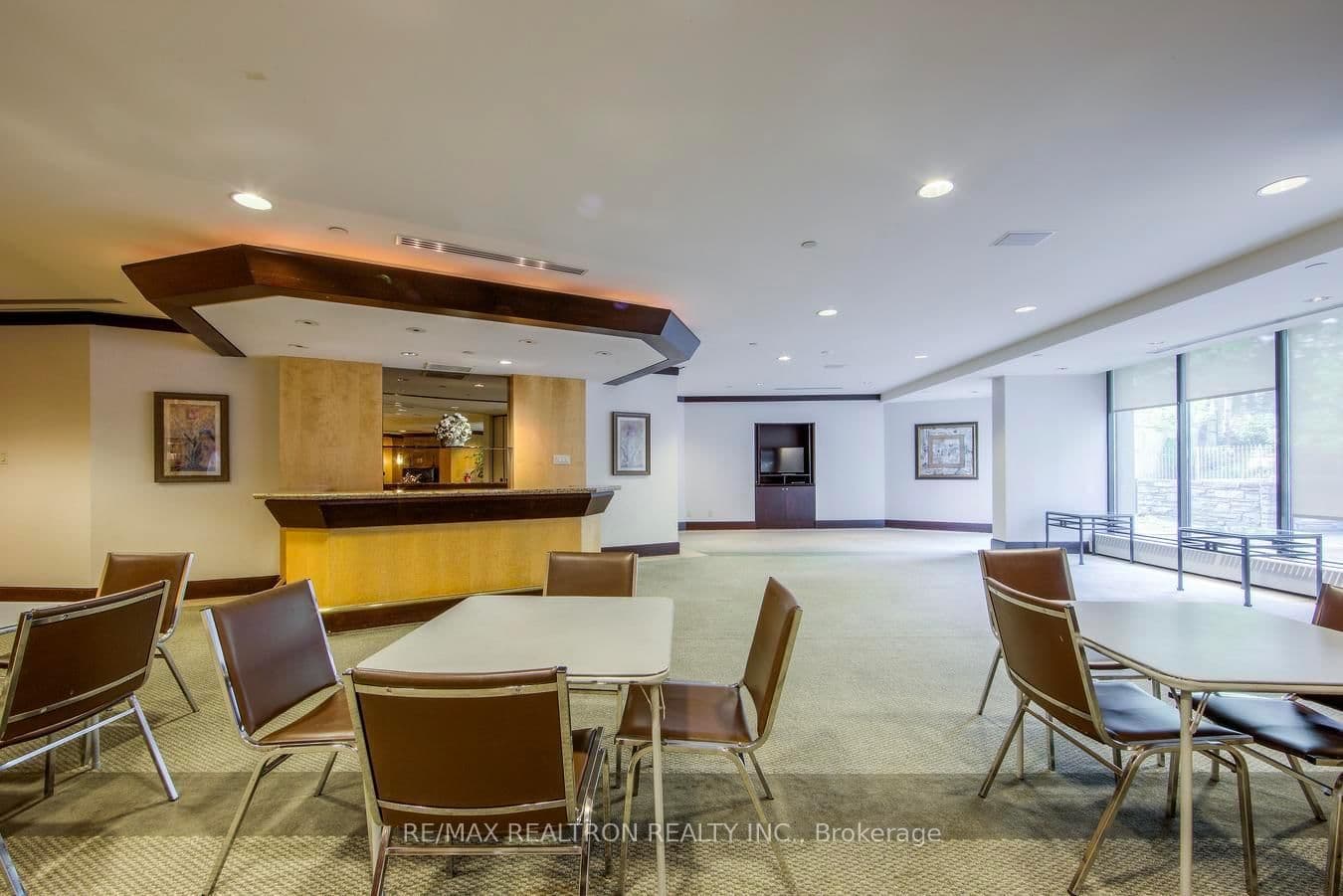 #502 - 85 Skymark Drive