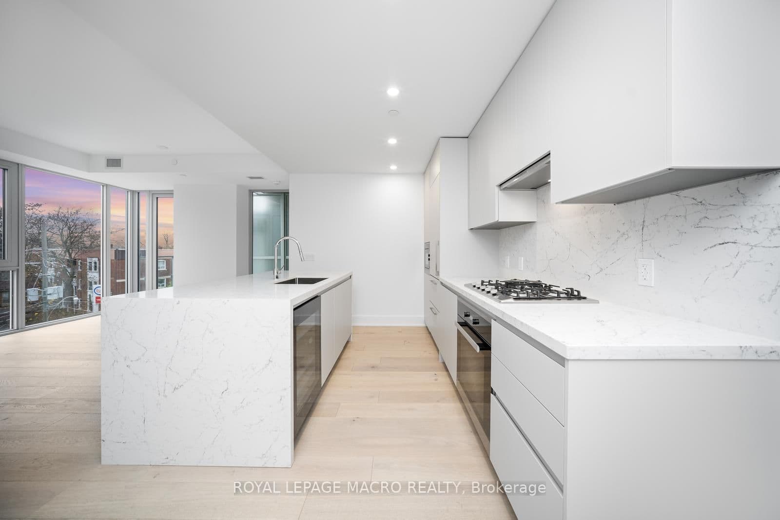 346 Davenport Road, Unit 403