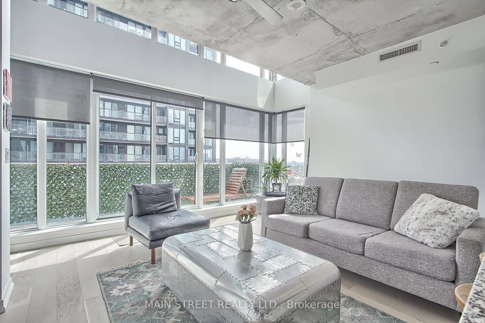 #1213 - 150 East Liberty Street