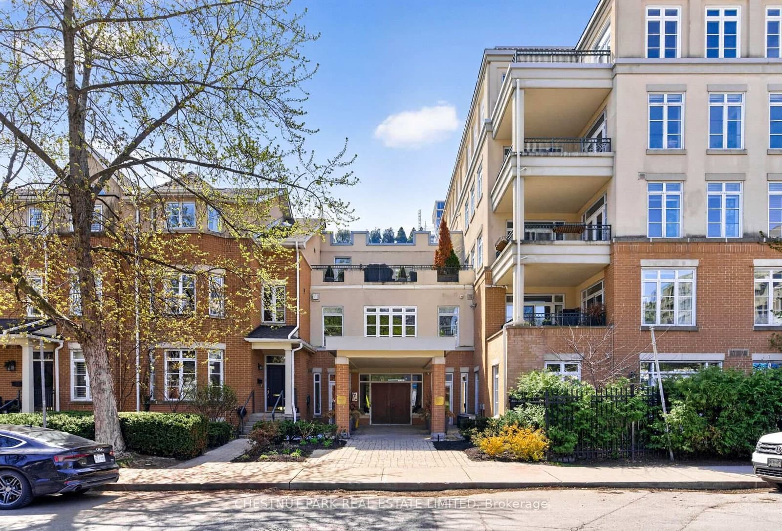 #203 - 21 Shaftesbury Avenue
