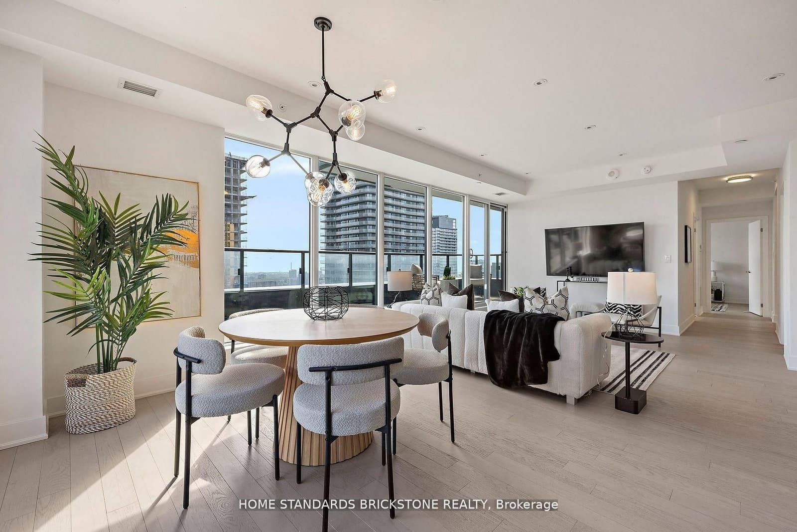 955 Bay Street, Unit 3907