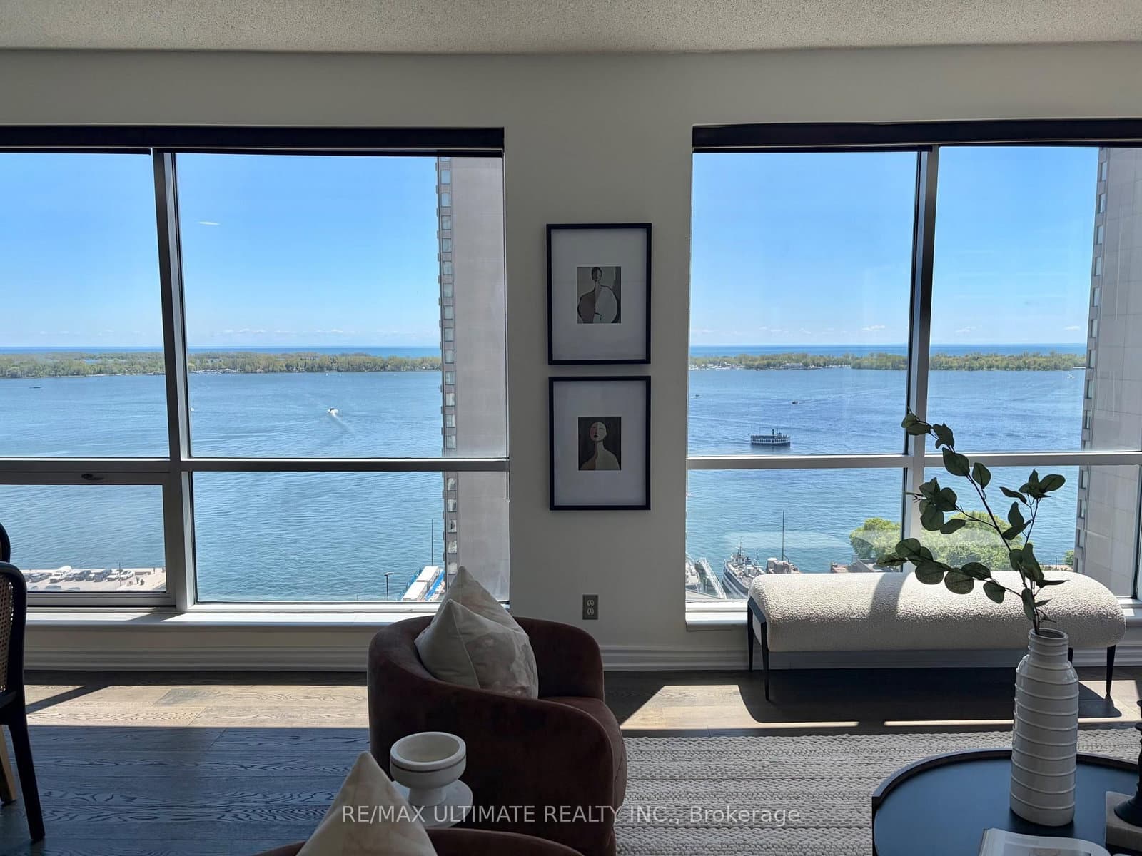 #2206 - 10 Queens Quay W