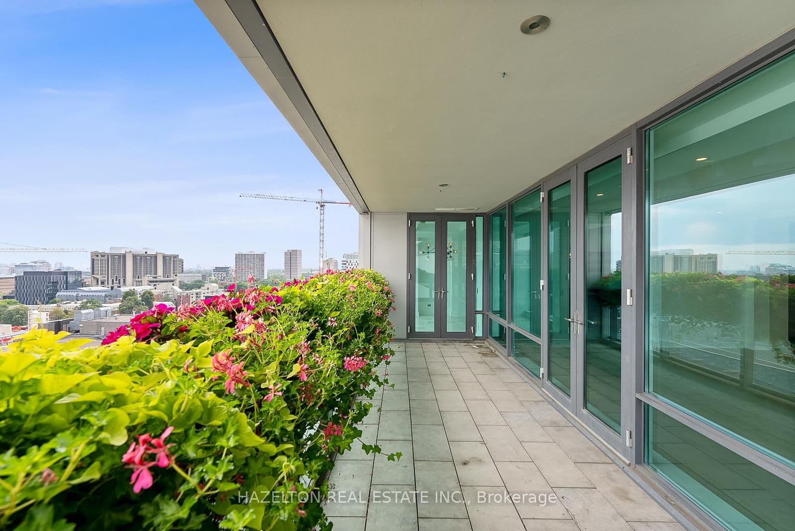 #1402 - 206 Bloor Street W
