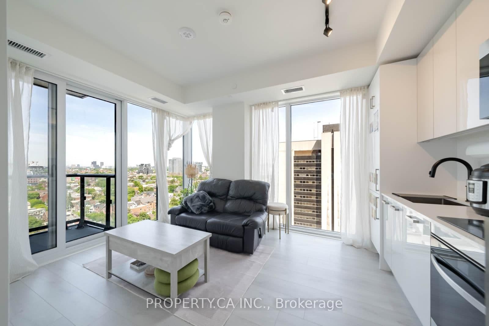 #1702 - 280 Dundas Street W
