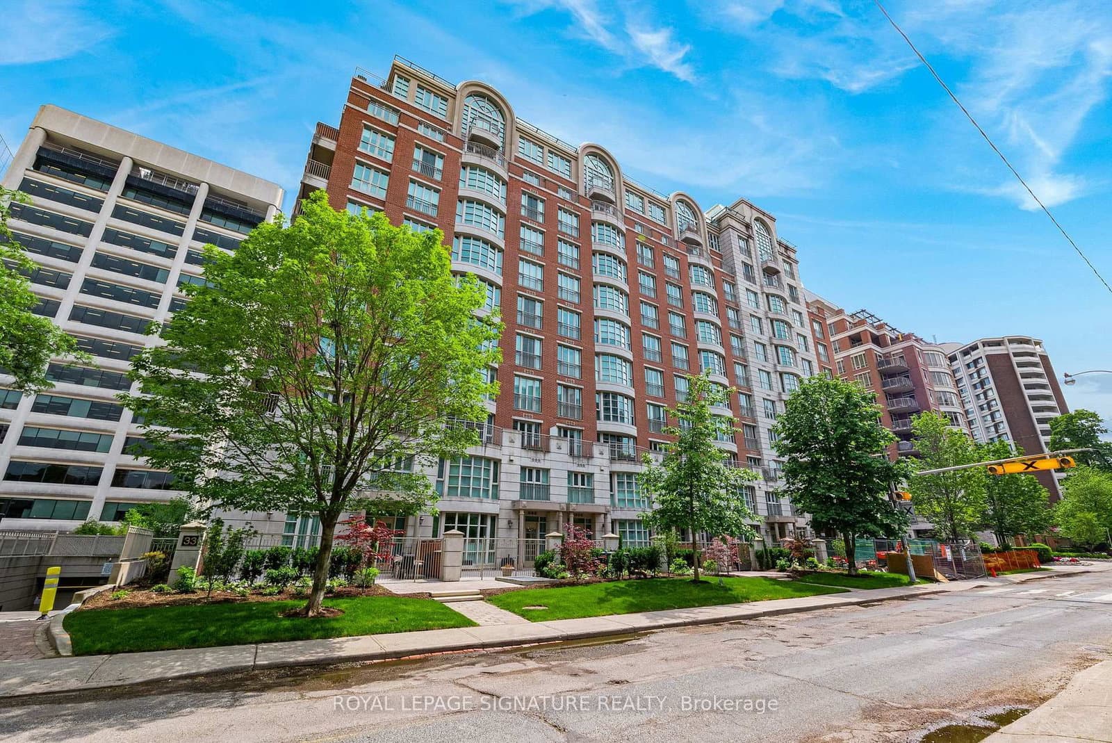 #1004 - 33 Delisle Avenue