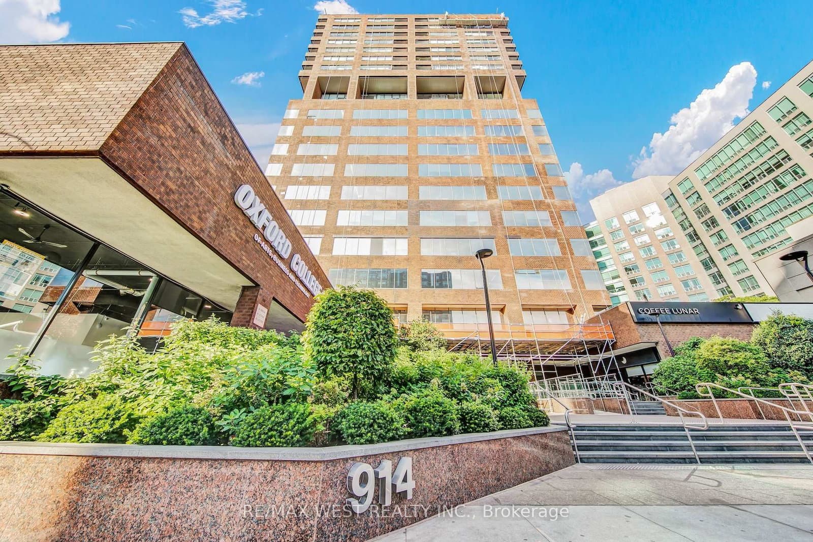 #1202 - 914 Yonge Street