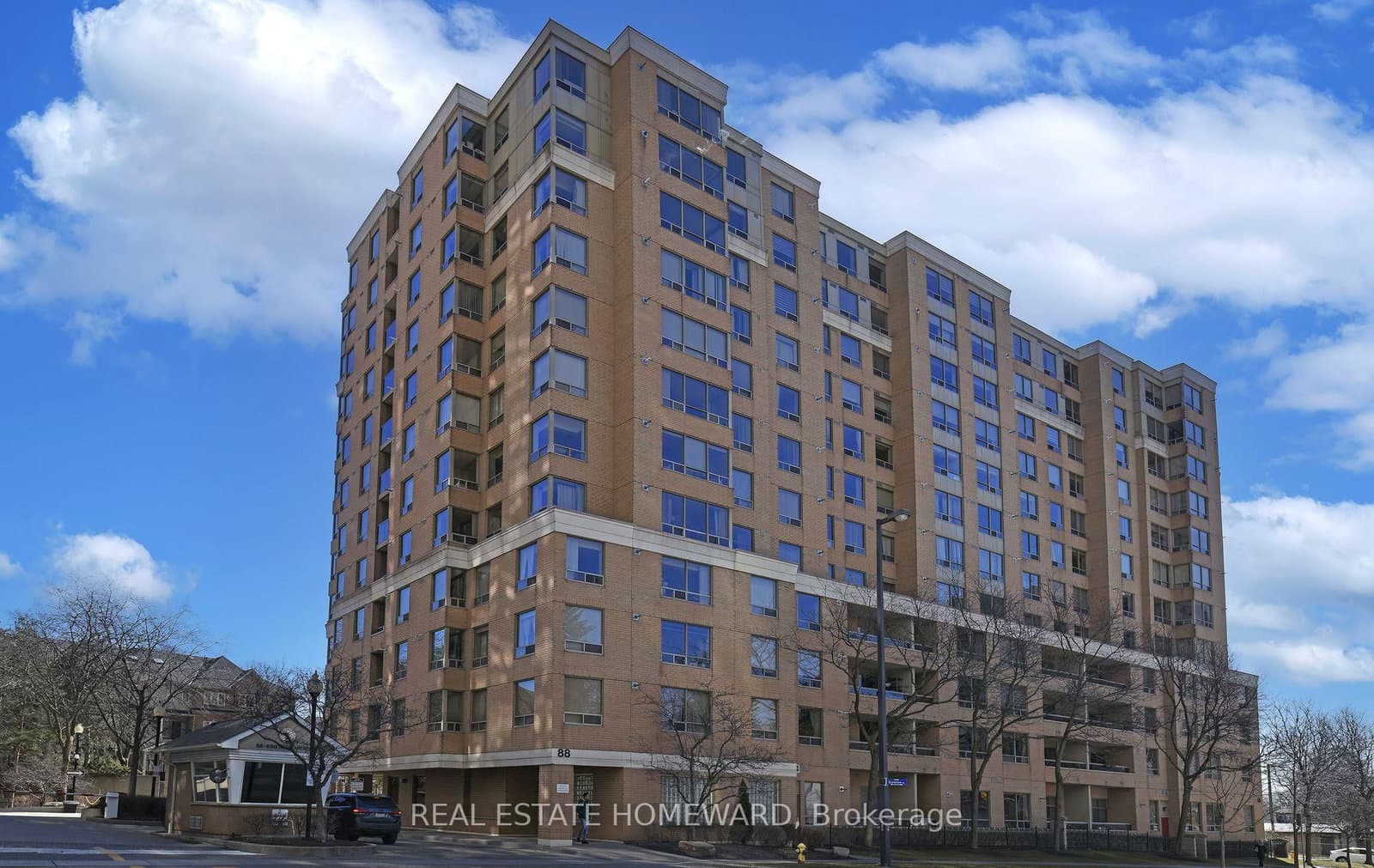 #916 - 88 Grandview Way