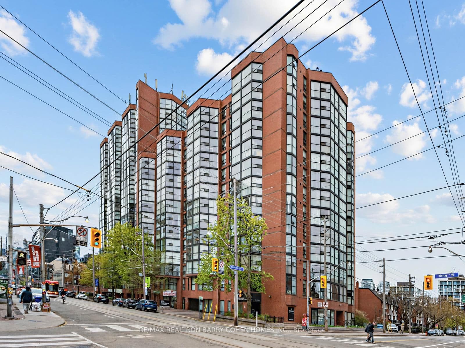 #303 - 725 King Street W