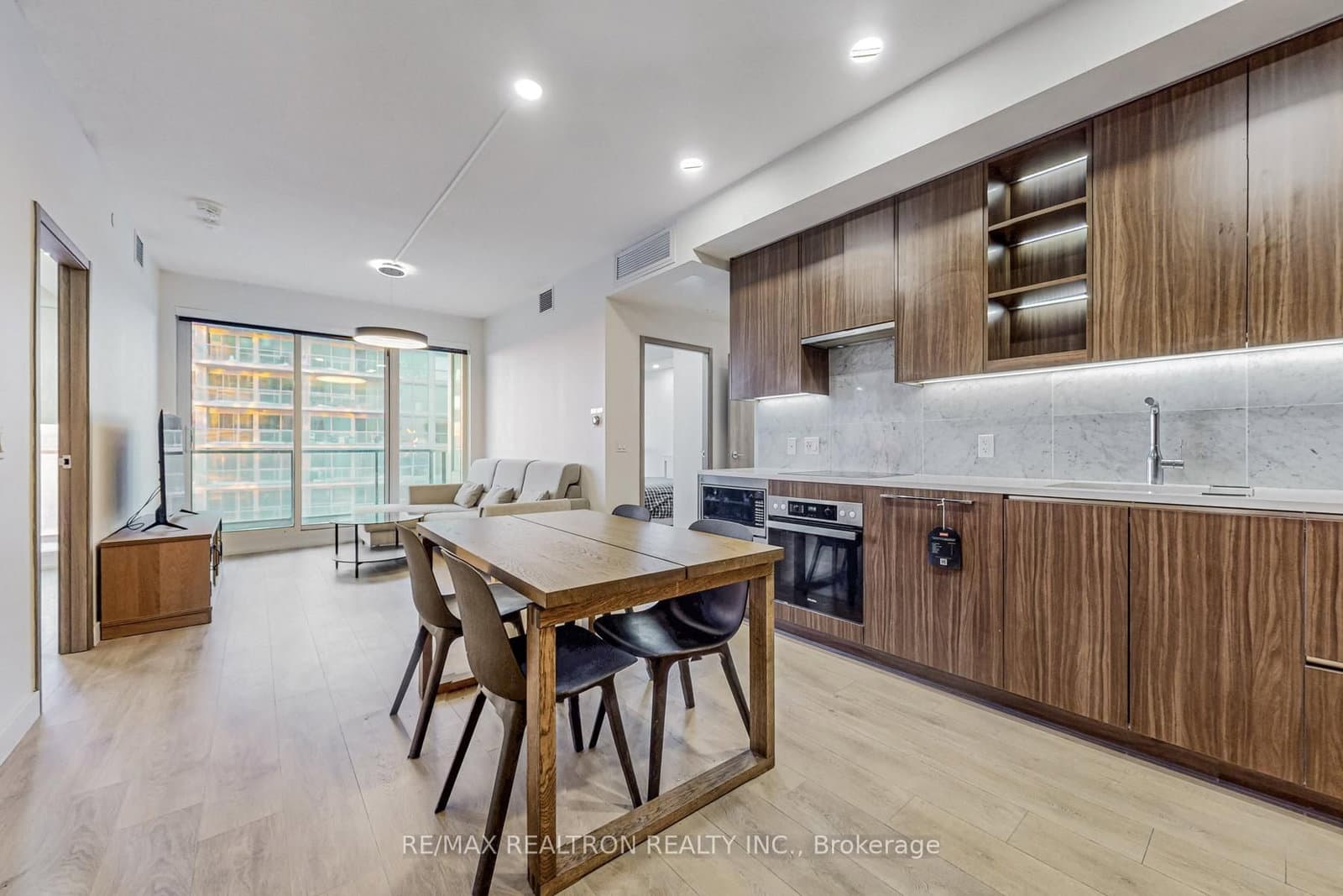 85 Mcmahon Drive, Unit 3106