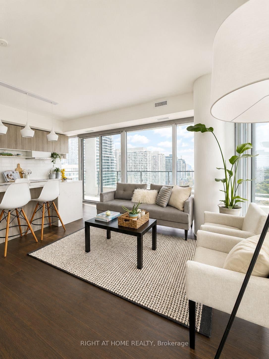 #2004 - 5 Soudan Avenue
