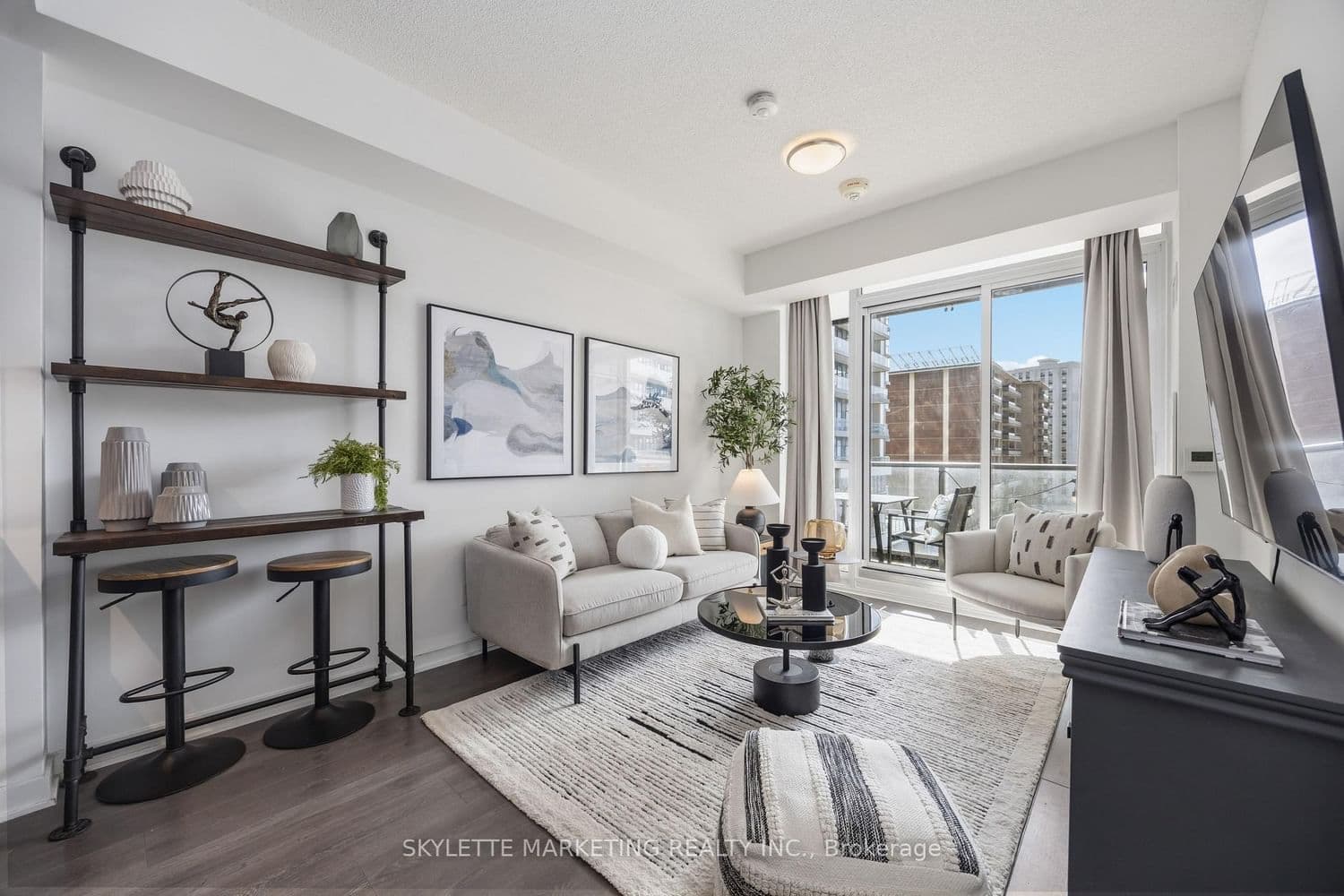#414 - 38 Forest Manor Road