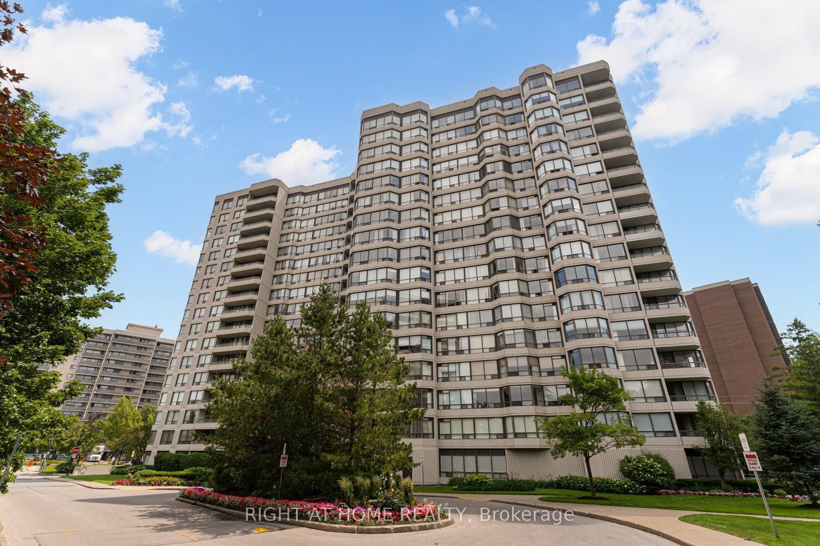 #411 - 1101 Steeles Avenue W