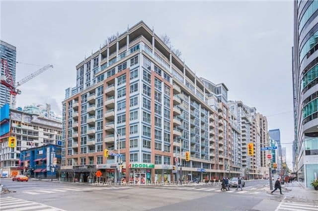 #313 - 270 Wellington Street W