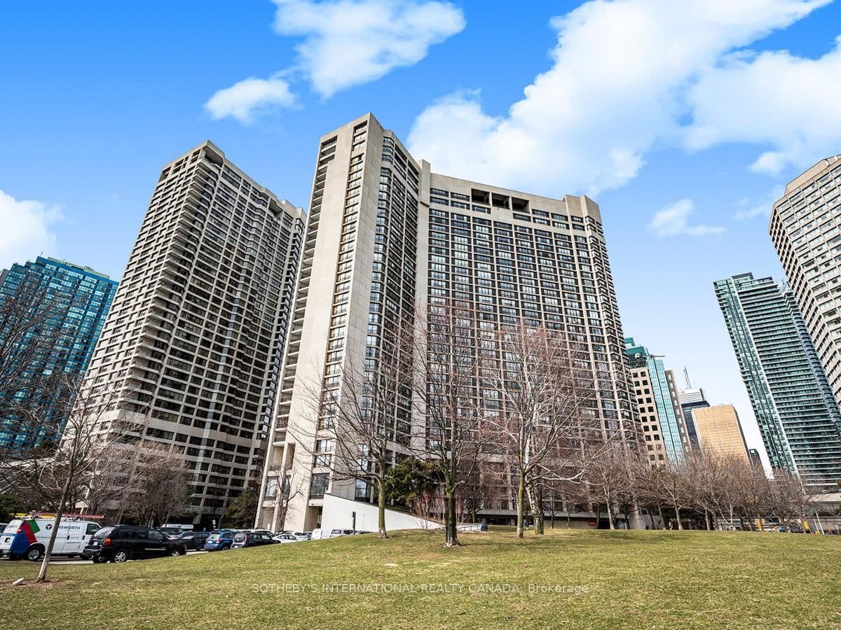 #1008 - 33 Harbour Square