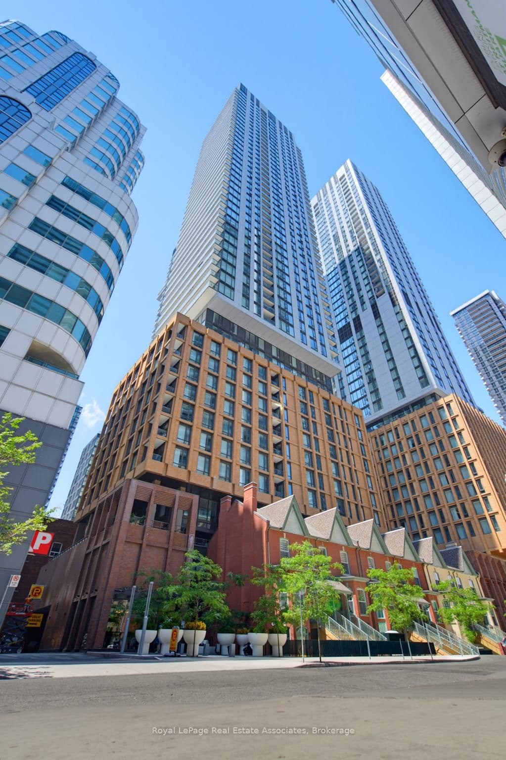 #2403 - 8 Widmer Street