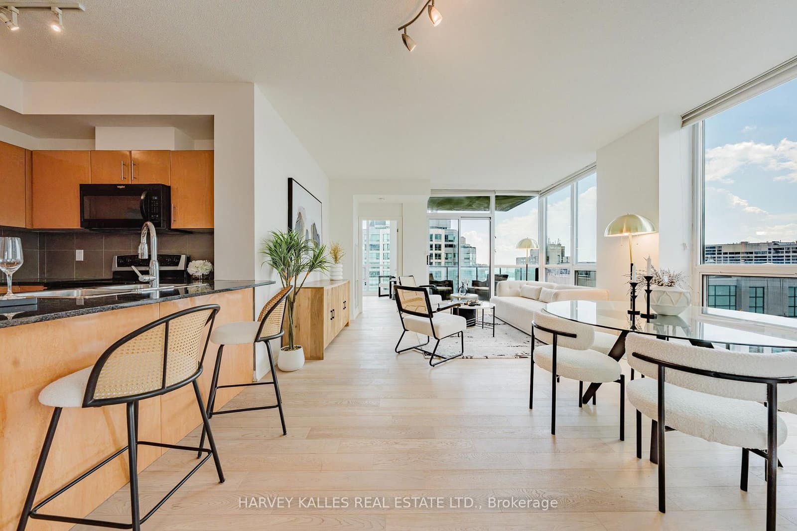 #3211 - 16 Yonge Street