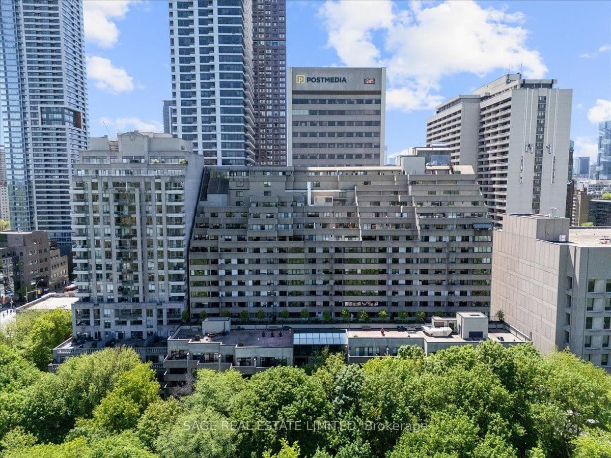 #209 - 360 Bloor Street E