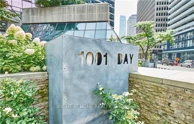 #919 - 1001 Bay Street