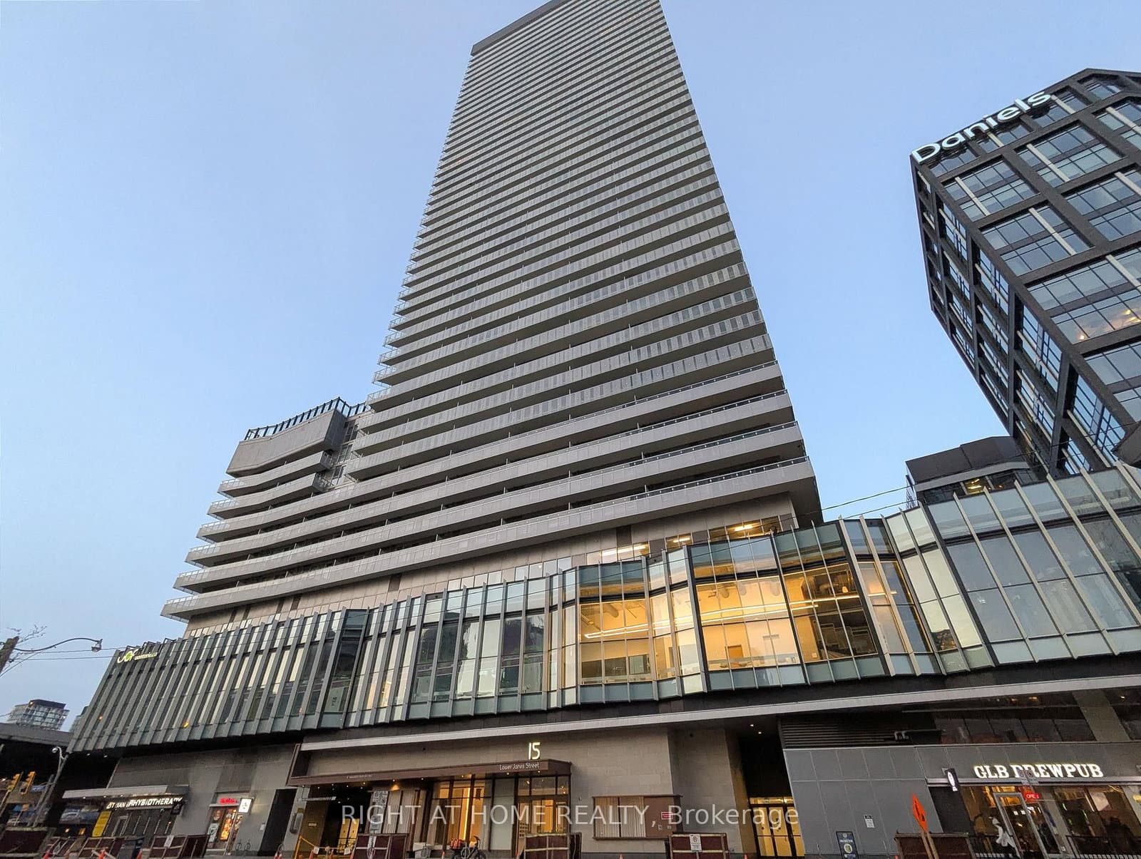 #609 - 15 Lower Jarvis Street