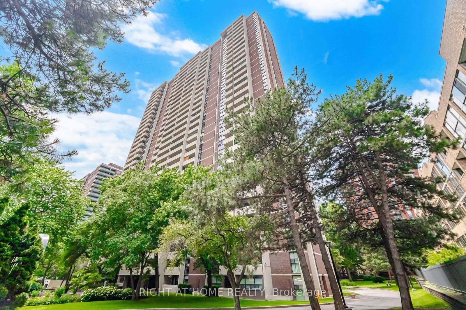 #1104 - 40 Homewood Avenue