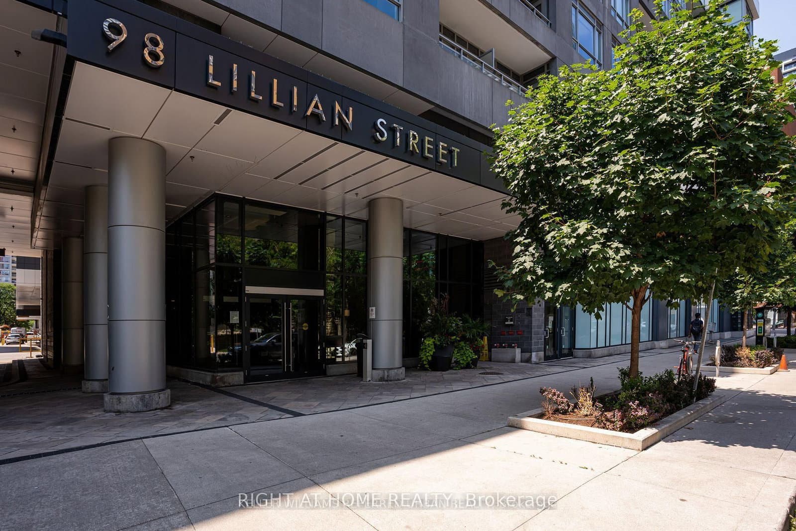 ## 916 - 98 Lillian Street