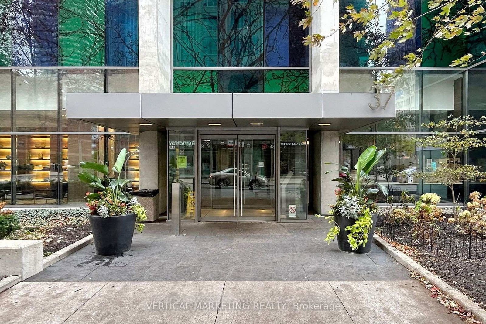 #2010 - 37 Grosvenor Street