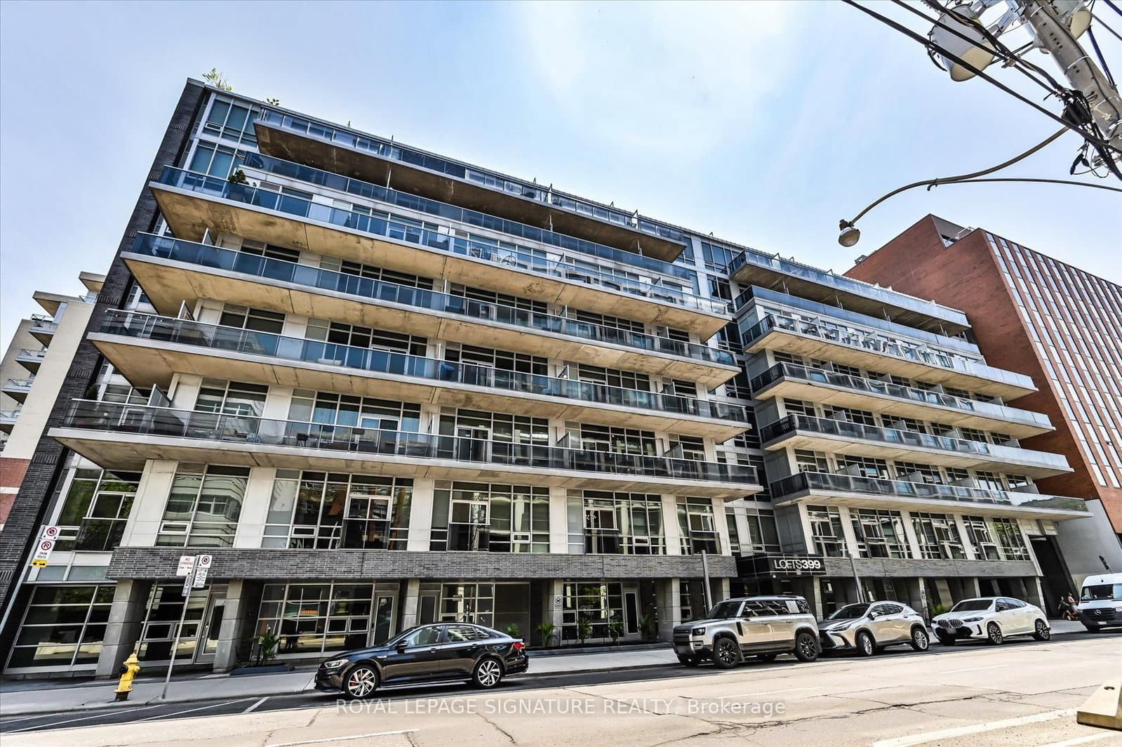 #420 - 399 Adelaide Street W