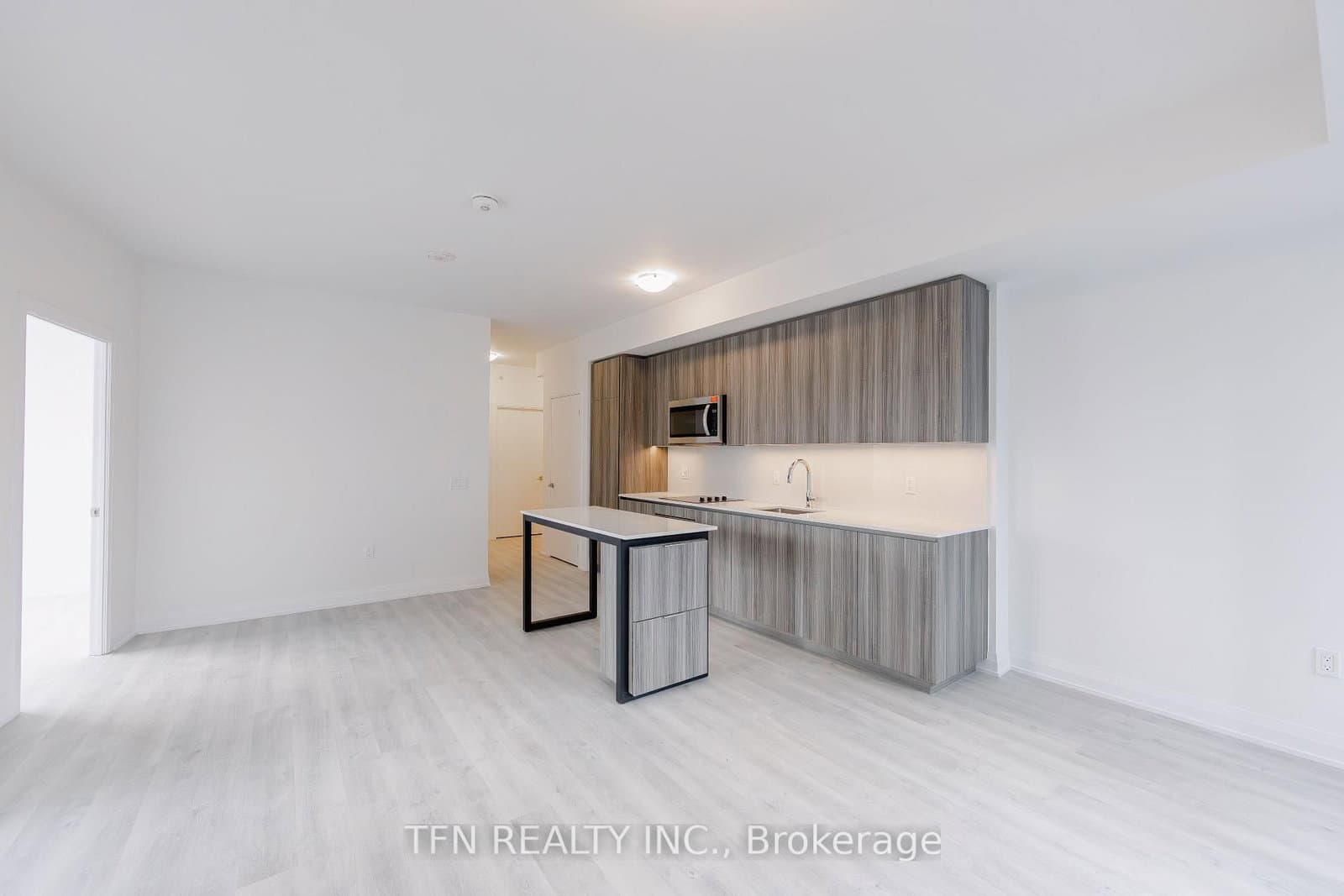 #1318 - 15 Richardson Street