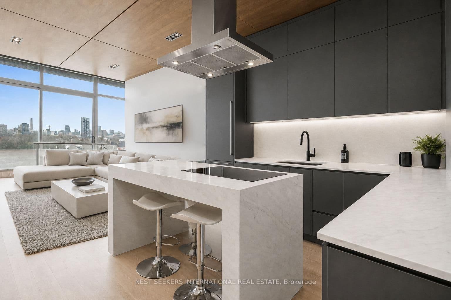 #519 - 388 Richmond Street W