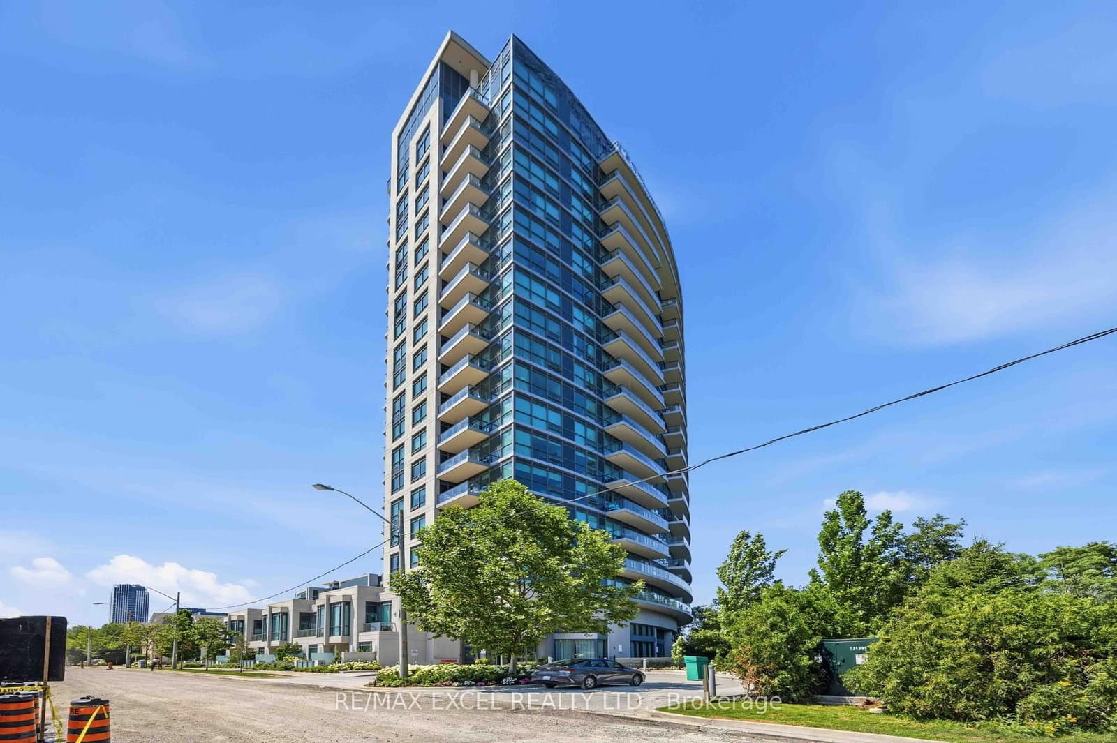 #417 - 160 Vanderhoof Avenue