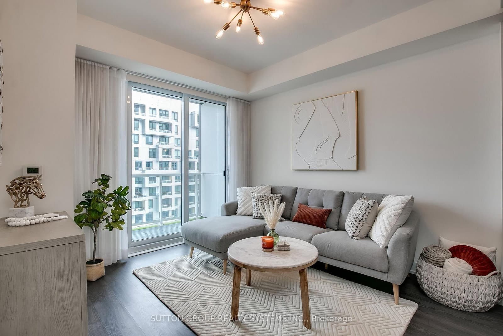 80 Vanauley Street, Unit 910