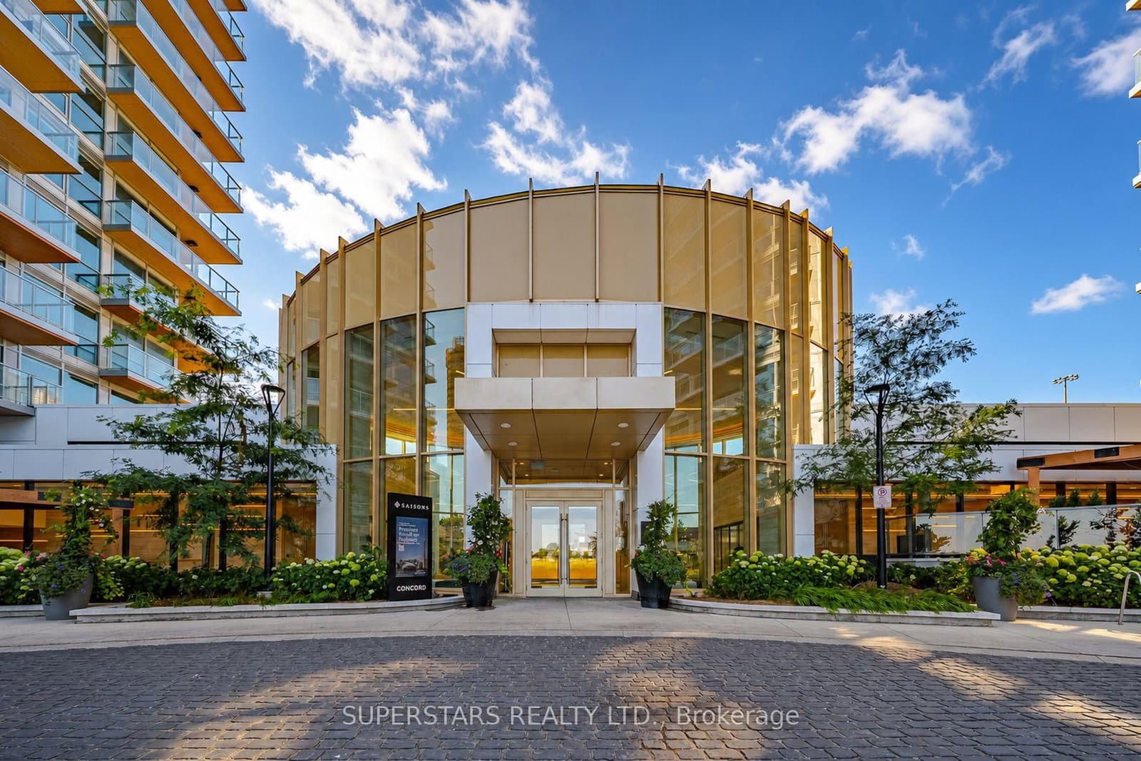 #810 - 27 McMahon Drive