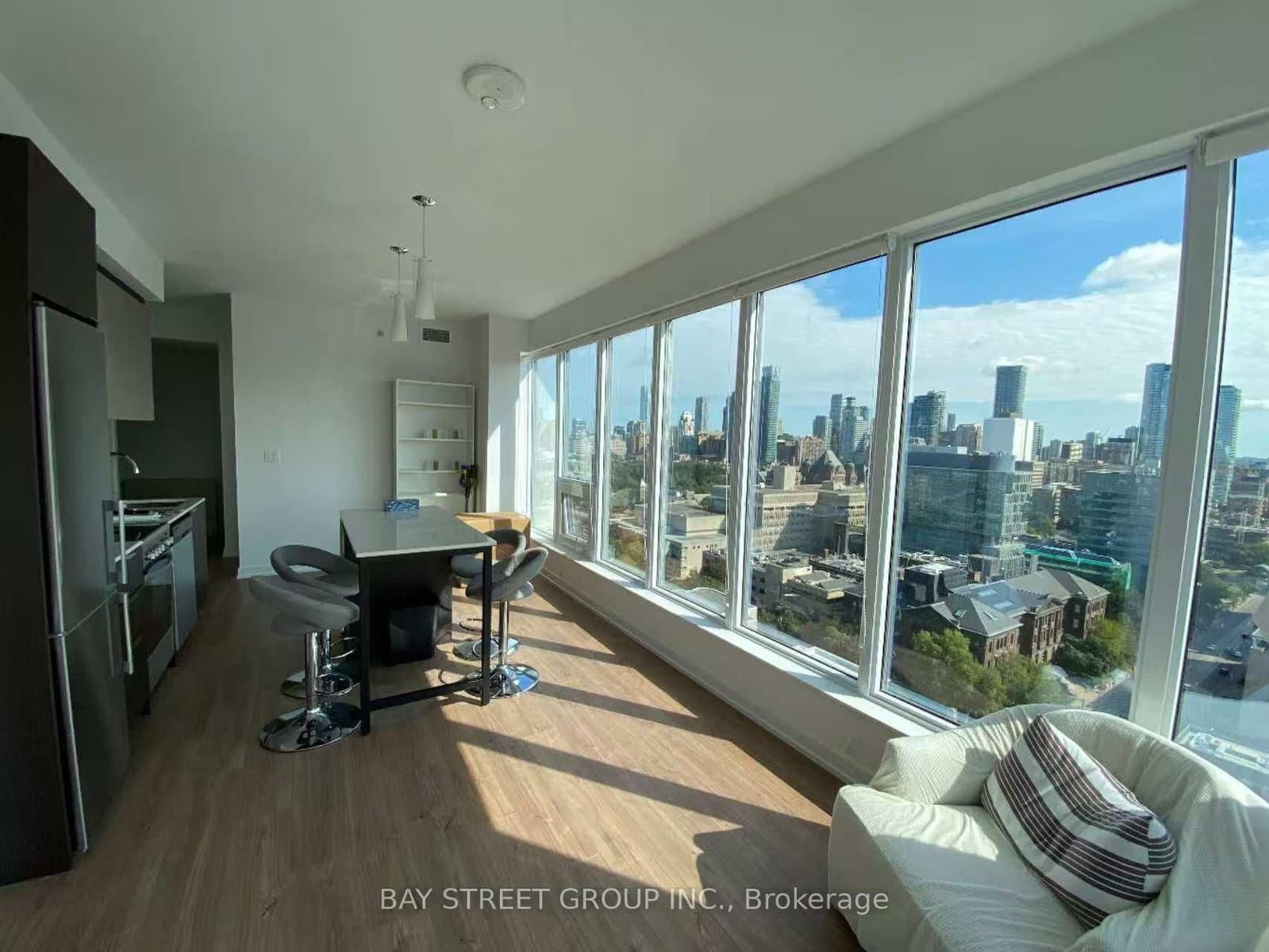 203 College Street, Unit 2108