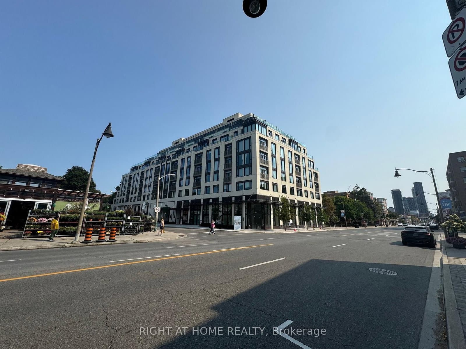 #326 - 3 Strathgowan Avenue