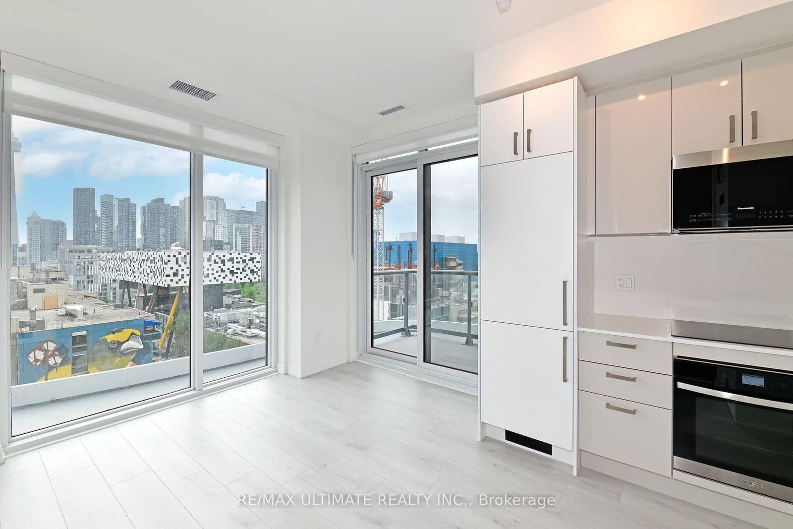 280 Dundas Street W, Unit 1011