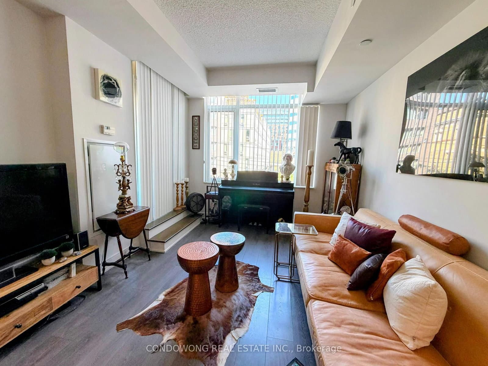 #210 - 525 Adelaide Street W