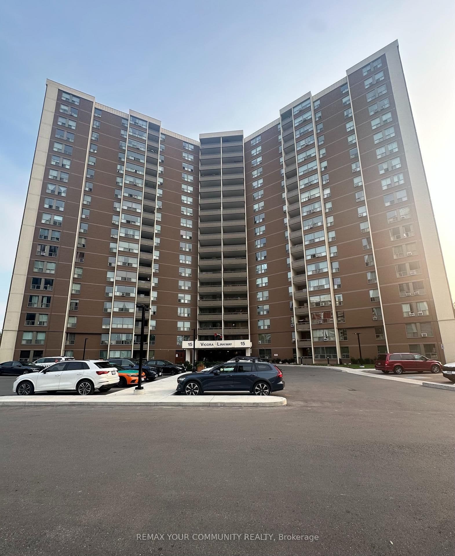 #1711 - 15 Vicora Linkway