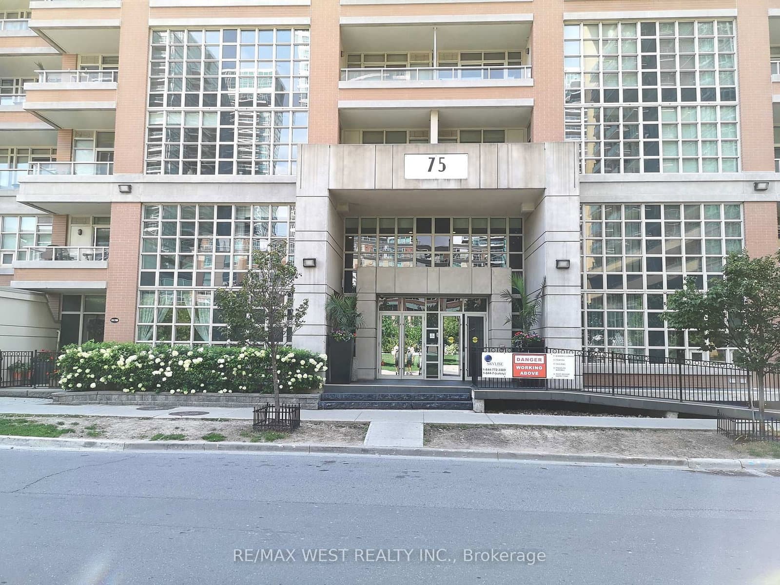 #1718 - 75 East Liberty Street