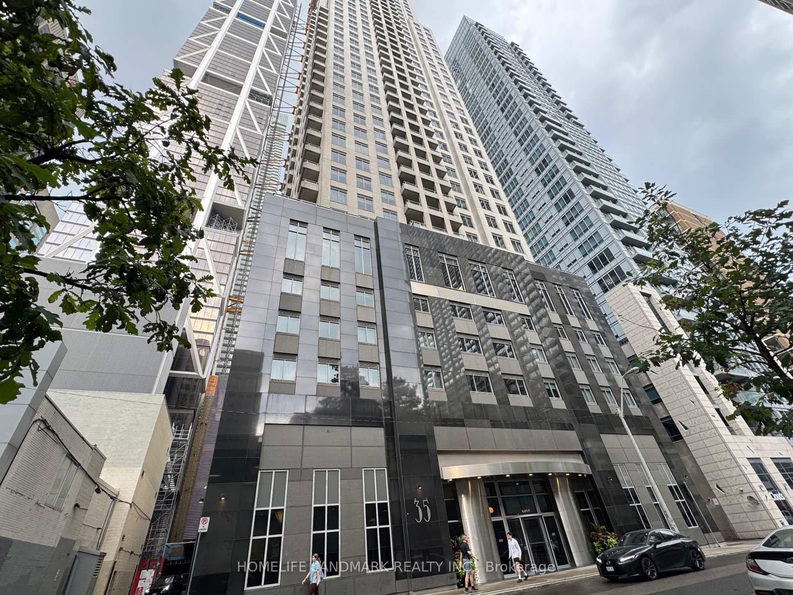 #501 - 35 Balmuto Street