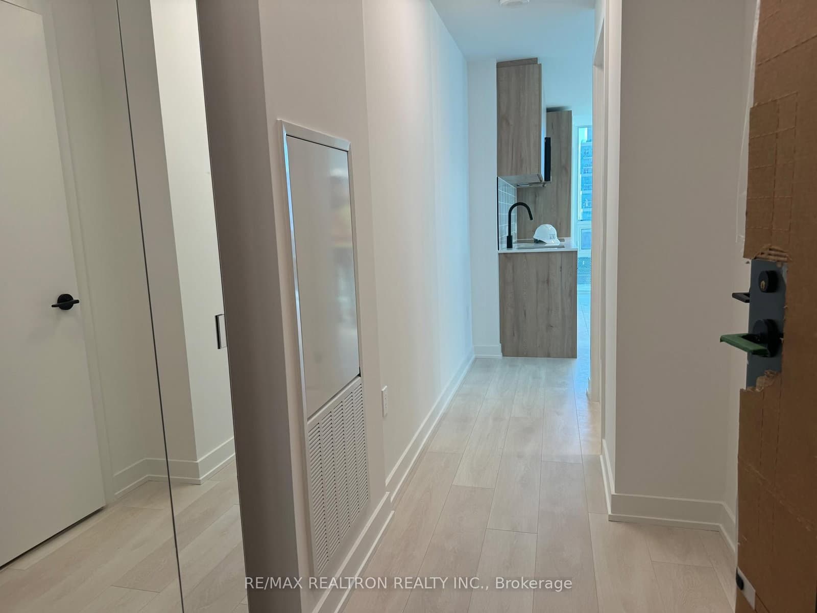 127 Broadway Avenue, Unit 1402