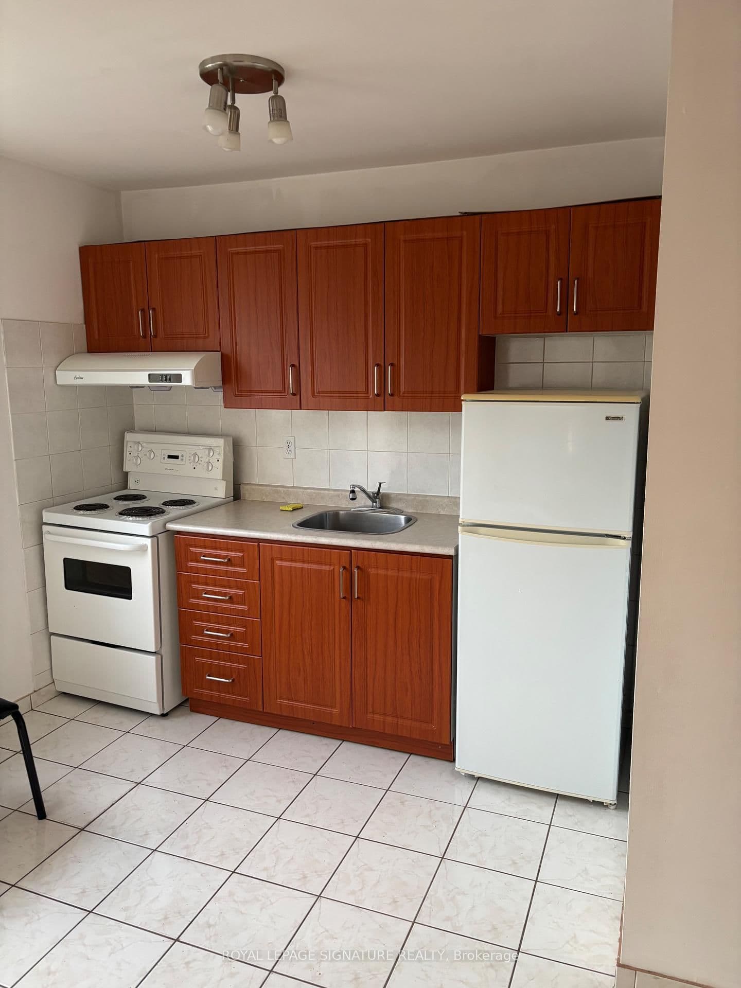 620 Dundas Street W, Unit 3