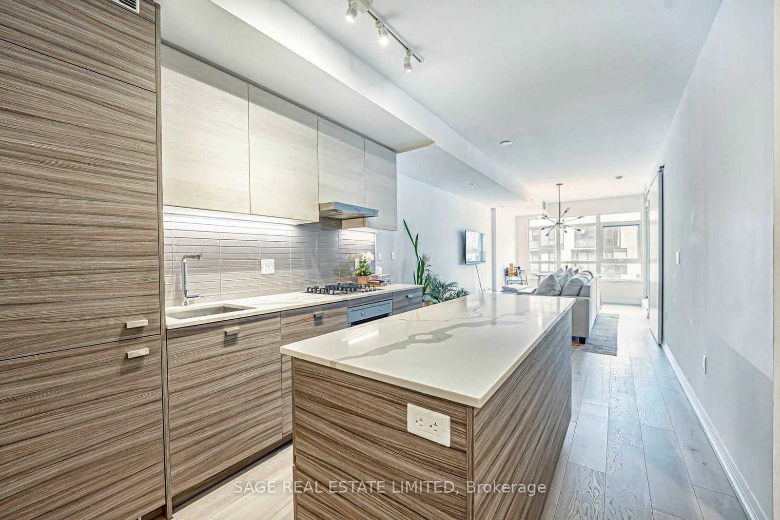 #406 - 835 St Clair Avenue W