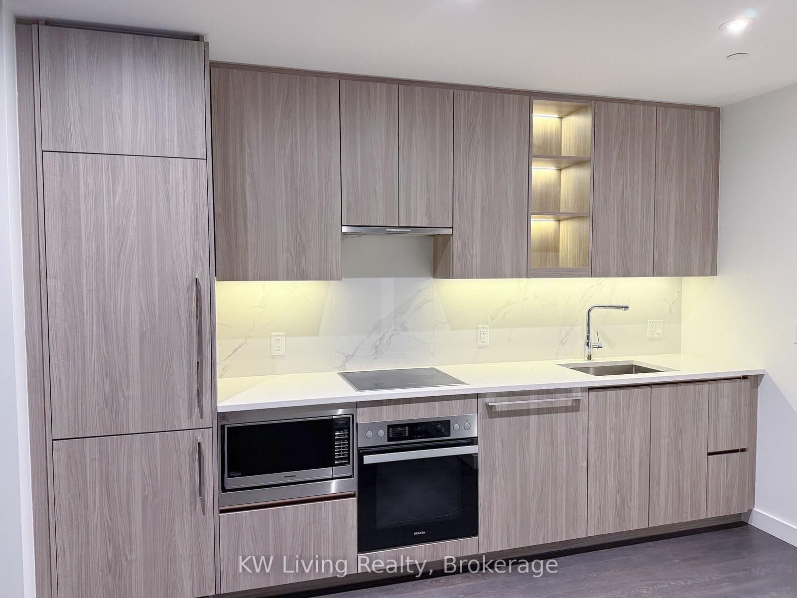 25 McMahon Drive, Unit 805