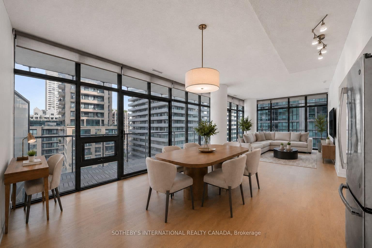 #1611 - 33 Charles Street E