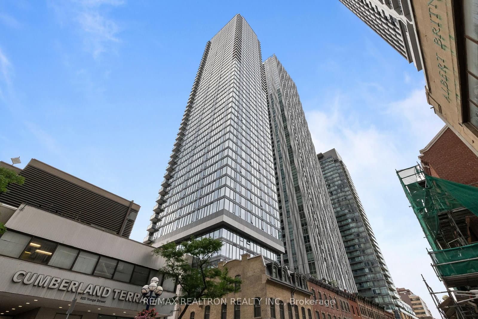 8 Cumberland Street, Unit 2704