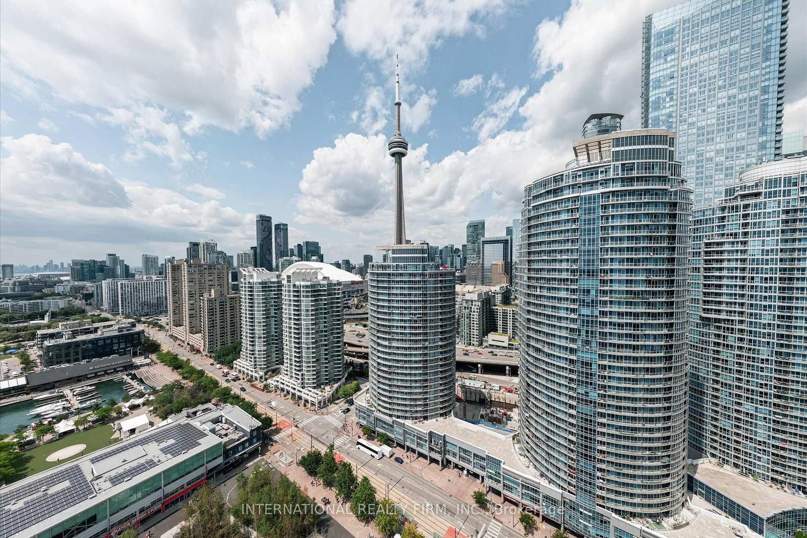#Ph4 - 218 Queens Quay W