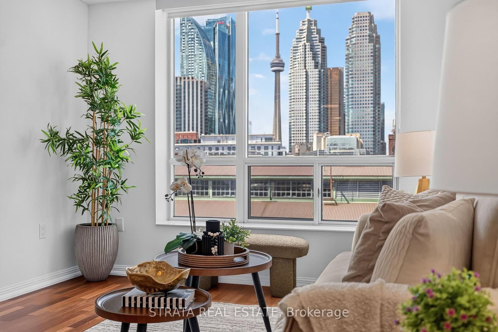 #814 - 109 Front Street E