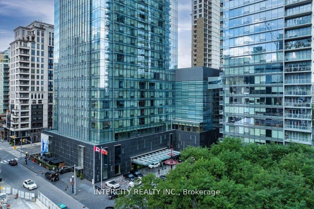 #4001 - 50 Yorkville Avenue