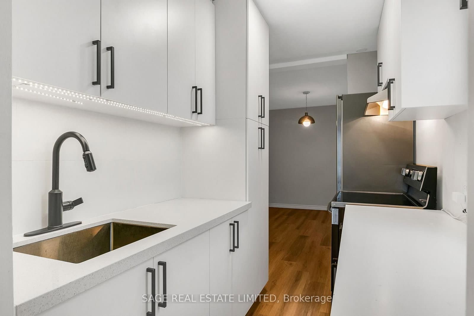 633 St Clair Avenue W, Unit Upper